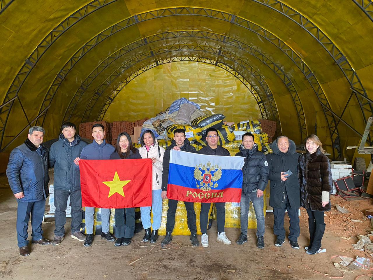 Вьетнамская община передала гуманитарную помощь жителям Донбасса 